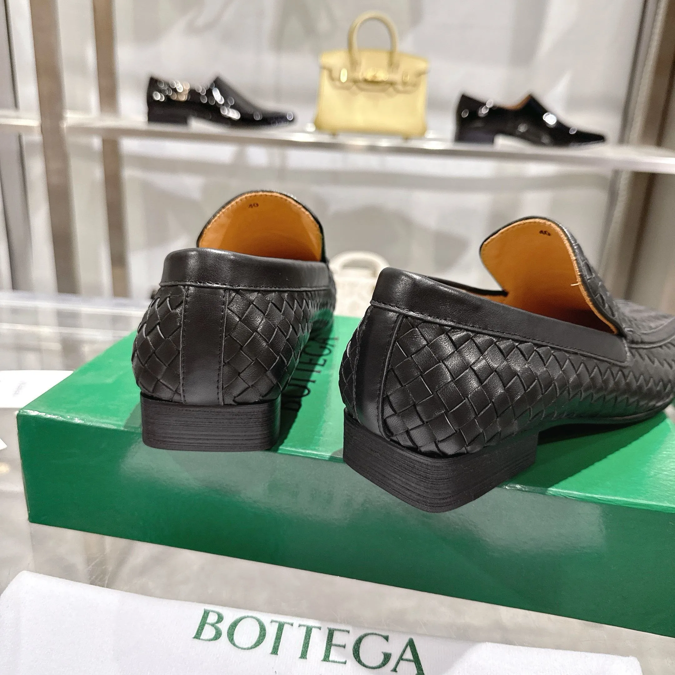 [BV] Top P: 860💰 Couple model, Size: Women 35-39, Men 39--44 (Female 40.41. Men 38. 45, non-refundable) Bottega Veneta 2025 Autumn Counter Synchronous Couple Model Bottega Veneta square-toe low-heeled shoes woven from mixed-breed sheep! Patent leather matching! Low-key luxury and solid color! Leather outsole! [Rose][Rose]! Purely hand-woven and operated, the original board is reproduced one-to-one! quality assurance!